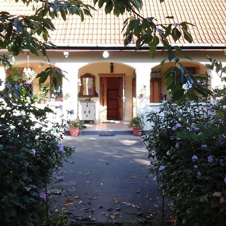 Dutch Farm In Felsolajos Apartamento Exterior foto