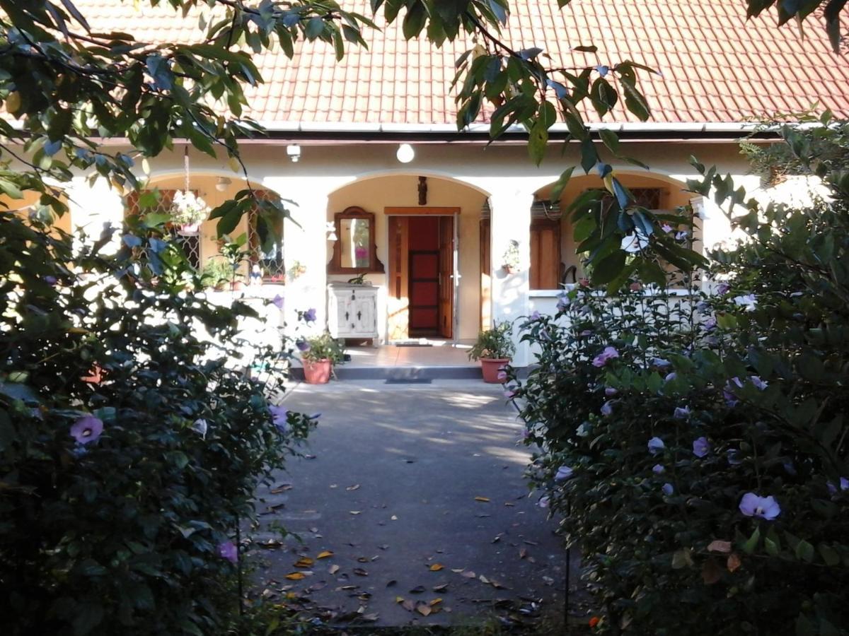 Dutch Farm In Felsolajos Apartamento Exterior foto
